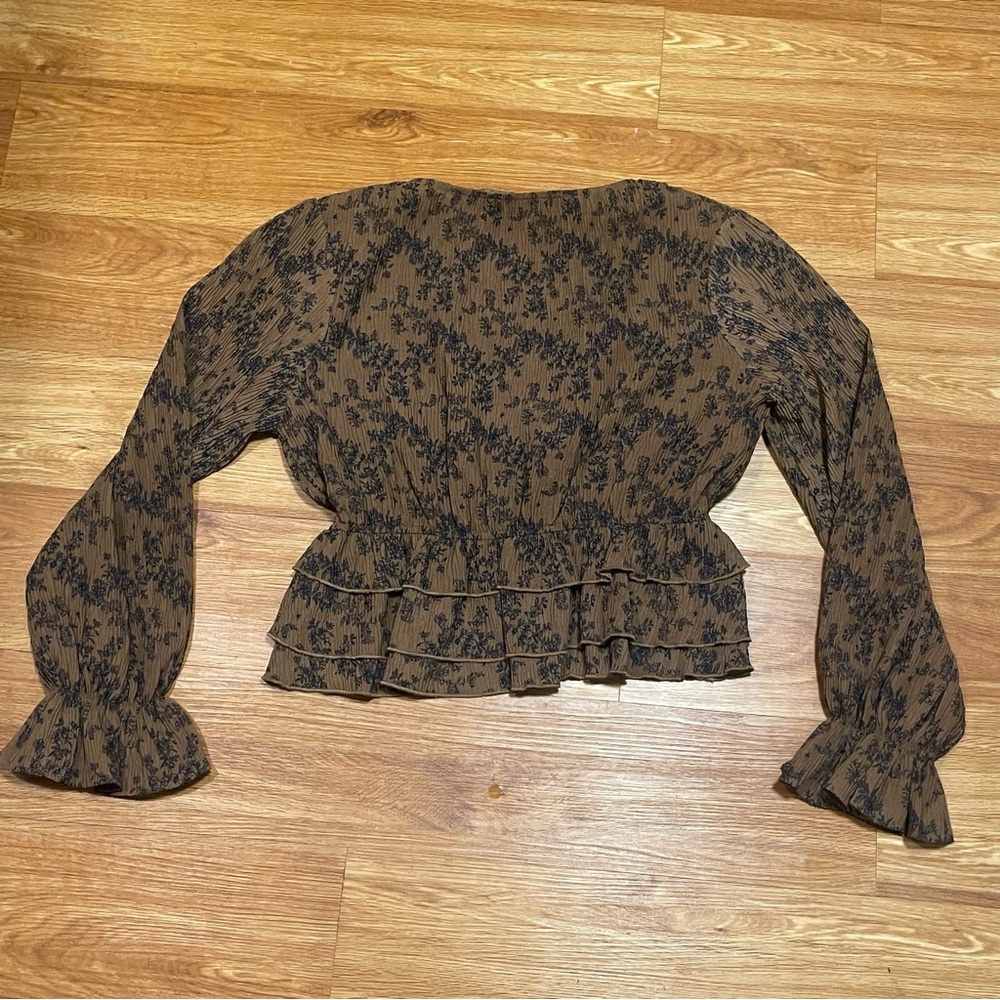 Baeverly by Wellmade USA Long Sleeve Floral Crop Top, Brown and Black, Large - Picture 6 of 8